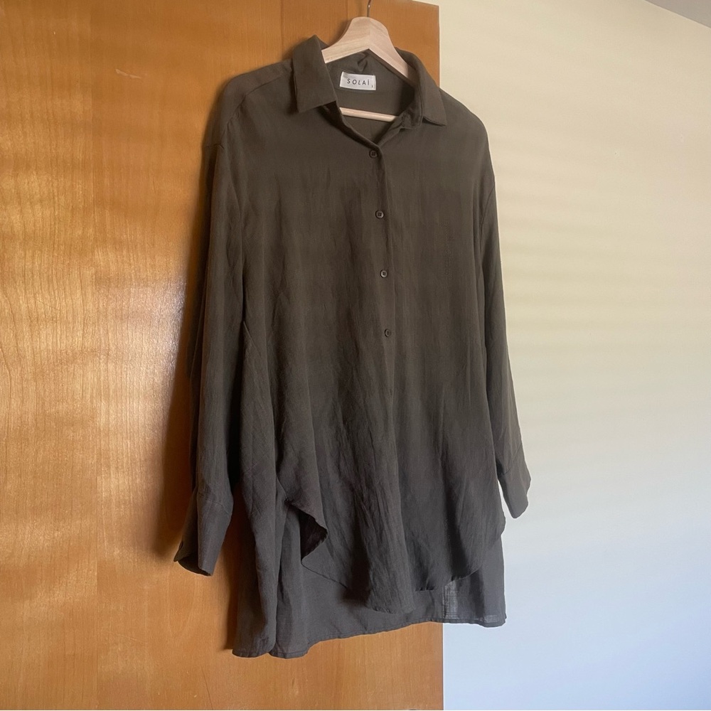 solai the label poolside cover up shirt in espresso